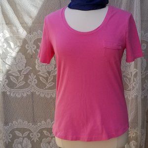 ✨HP✨ Vera Bradley Pink Scoop Neck Pocket Tee Shirt Size L